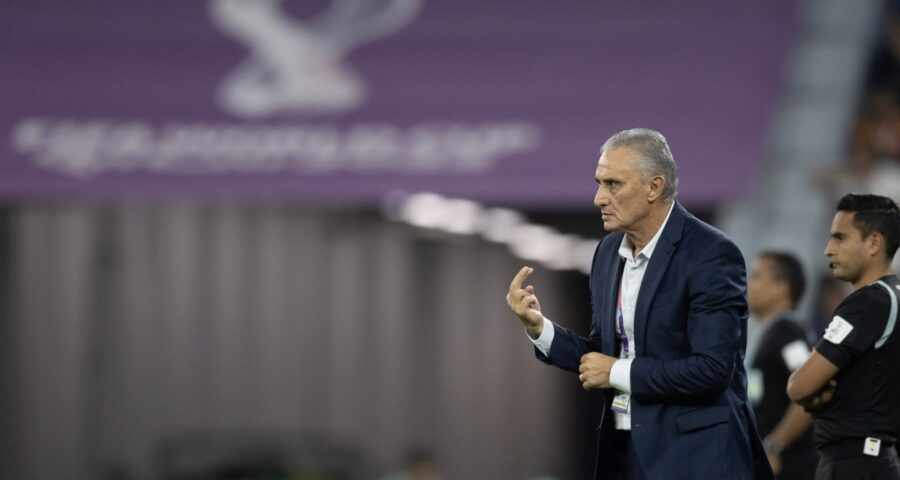 Tite durante o jogo contra Suíça - Foto: Lucas Figueiredo/CBF