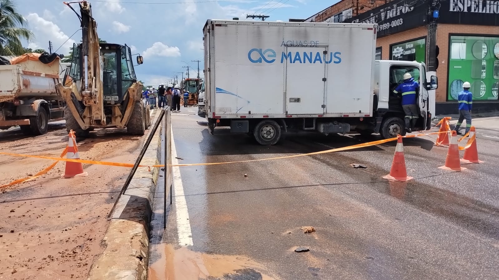 Abastecimento de água retorna em Manaus