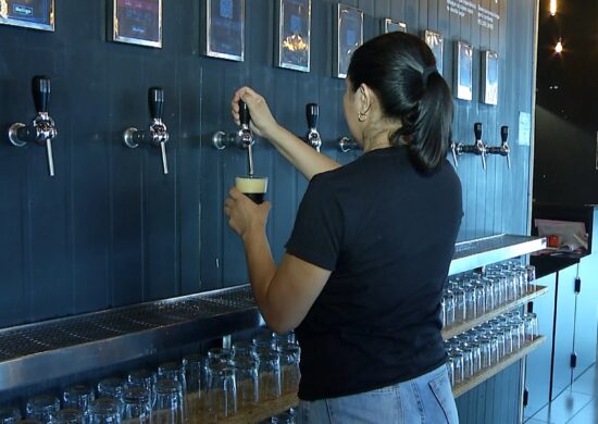 Venda de cerveja aumenta em bares durante mundial de futebol em Manaus