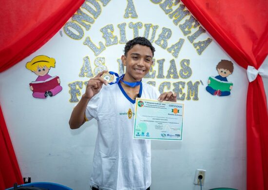 Aluno estuda em escola municipal na Zona Norte da cidade - Foto: Henrique Silva/Semed