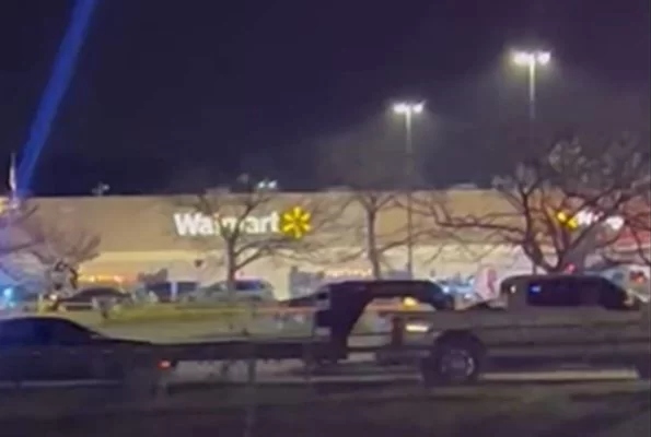 Ataque a tiros na Walmart ocorreu por volta das 22h no EUA - Foto: Reprodução/Twitter @metropoles