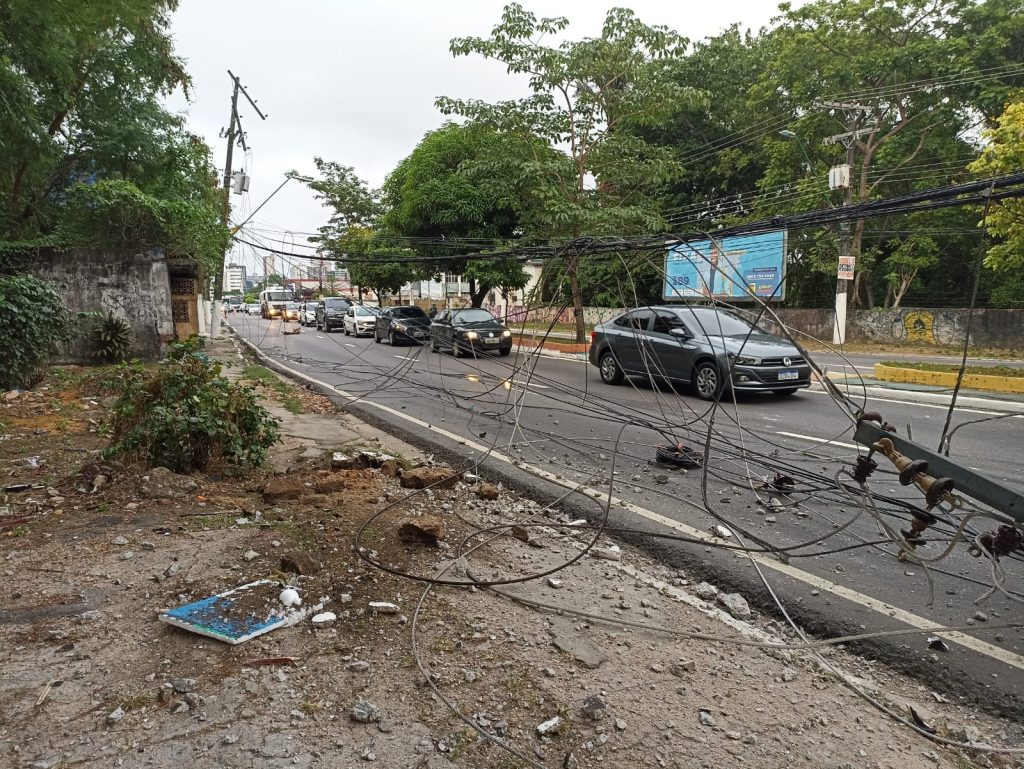 Acidente na Av. Efigênio Sales em Manaus - Foto: Reprodução/Whatsapp