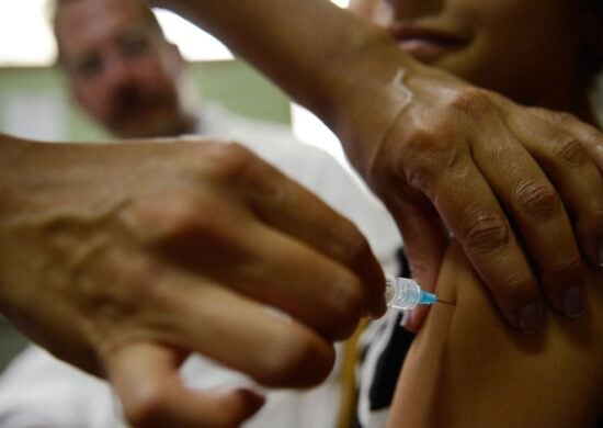 Câncer do colo do útero poderia ser evitado com medidas preventivas, como a vacinação contra HPV - Foto: Marcelo Camargo/Agência Brasil