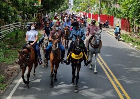 Cavalgada pelas ruas de Parintins abre circuito da Expopin - Foto: Tizziana Barbosa/Sepror