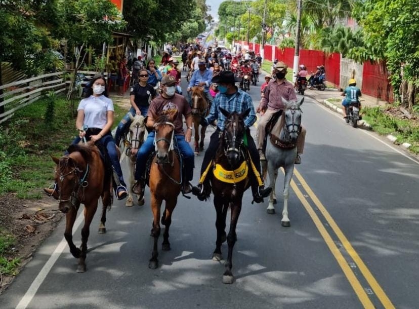 Cavalgada pelas ruas de Parintins abre circuito da Expopin - Foto: Tizziana Barbosa/Sepror