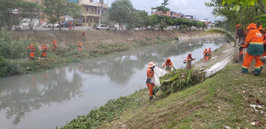 Limpezade igarapés ocorre nas zonas Sul, Norte e Centro-Oeste - Foto: Divulgação/Semulsp