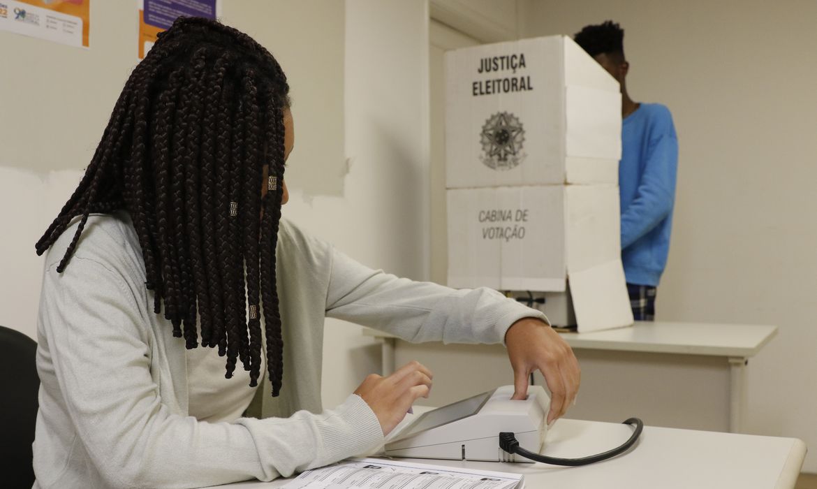 Mesários que faltaram devem justificar ausência ao juiz eleitoral - Foto: Fernando Frazão/Agência Brasil