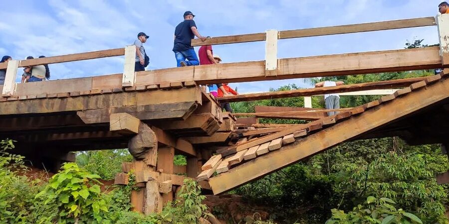 BR-319: ponte de madeira é serrada no AM