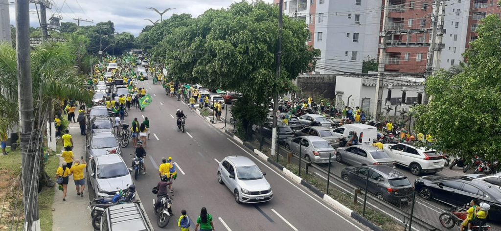 Protesto de bolsonaristas deixam trânsito carregado na avenida Cel. Teixeira - Foto: André Meirelles/Portal Norte