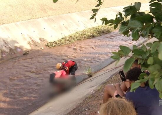 Corpo de homem é achado dentro de igarapé da Zona Oeste de Manaus