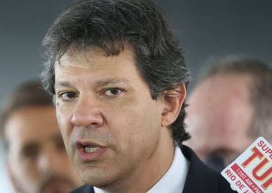 Ministro da Fazenda, Fernando Haddad, pretende entregar para Lula os estudos que vão reduzir os valores dos carros populares -Foto: Agência Brasil