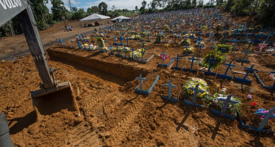 Vale dos mortos por Covid-19 em Manaus Foto: Alex Pazuello/Semcom