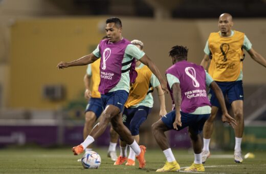 Alex Sandro treinou com o grupo e não aparentou nenhuma restrição de movimentos. - Foto: Lucas Figueiredo/CBF