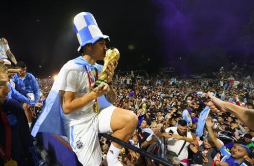 Quase cinco milhões de torcedores tomaram as ruas de Buenos Aires para receber jogadores - Foto: Reprodução/Twitter@argentina