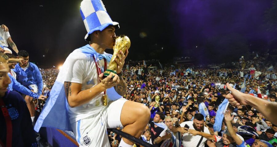 Quase cinco milhões de torcedores tomaram as ruas de Buenos Aires para receber jogadores - Foto: Reprodução/Twitter@argentina