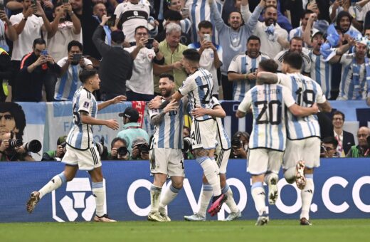 Gols argentinos foram mais distribuídos: cinco pela direita, quatro pelo meio e três pela esquerda - Foto: Fabio Ferrari/Dia Esportivo/Estadão Conteúdo.