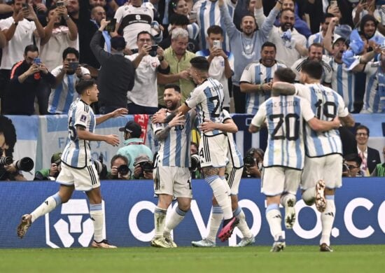 Gols argentinos foram mais distribuídos: cinco pela direita, quatro pelo meio e três pela esquerda - Foto: Fabio Ferrari/Dia Esportivo/Estadão Conteúdo.