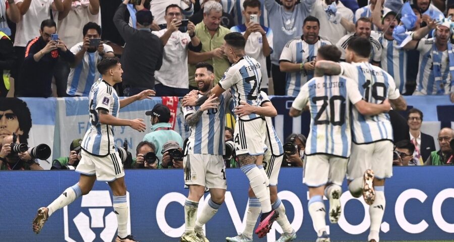 Gols argentinos foram mais distribuídos: cinco pela direita, quatro pelo meio e três pela esquerda - Foto: Fabio Ferrari/Dia Esportivo/Estadão Conteúdo.