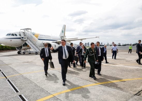 Bolsonaro desembarcando do avião presidencial em 2019 - Foto: Alan Santos/PR