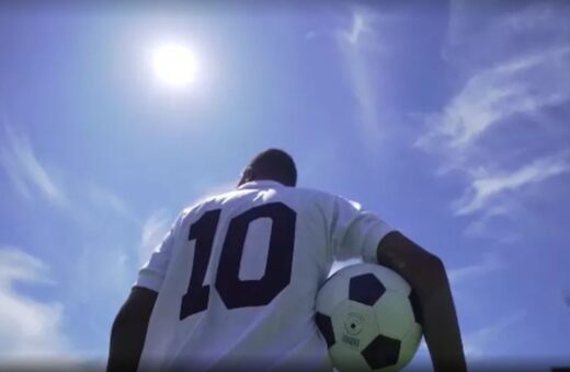 Pelé vestiu a camisa 10 alvinegra entre os anos de 1956 a 1974. - Foto: reprodução