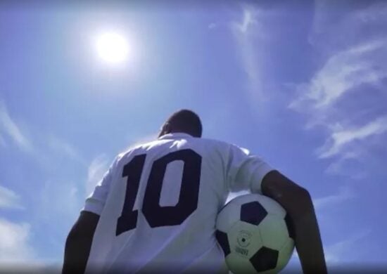 Pelé vestiu a camisa 10 alvinegra entre os anos de 1956 a 1974. - Foto: reprodução