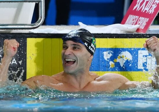 Nicholas Santos faturou título dos 50m borboleta - Foto: World Aquatics/divulgação