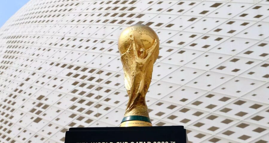 O Brasil, em 1970, realmente levou a taça original da Copa do Mundo para casa - Foto: Reprodução/Twitter@fifa