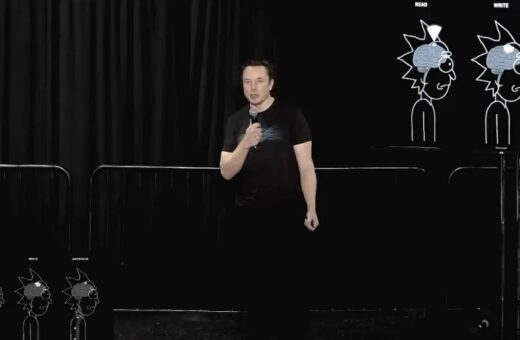 Elon Musk, no evento da Neuralink, afirmou que também irá usar um chip no cérebro - Foto: Reprodução/Youtube@neuralink