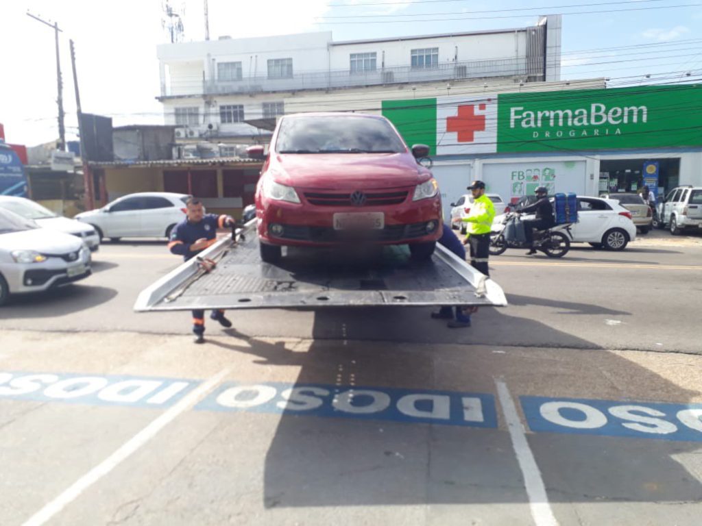Estacionamento irregular em Manaus