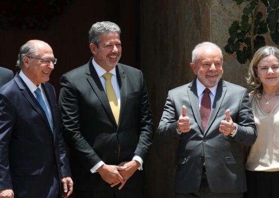 Lula e Lira: Alckmin, Lira, Lula e Gleisi durante uma das primeiras reuniões da equipe de transição com o presidente da Câmara após a eleição - Foto: Wilton Junior/Estadão