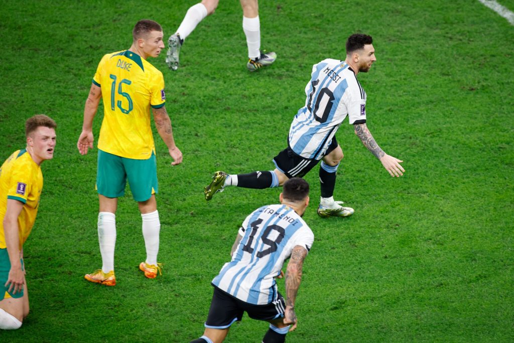 Messi se isolou como o jogador com mais partidas em Copas, com 26 jogos - Foto: Rodolfo Buhrer/FotoArena/Estadão Conteúdo.