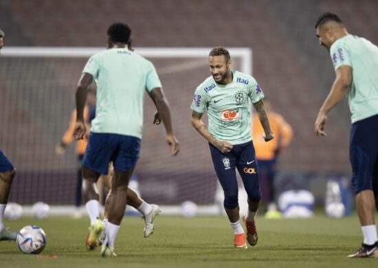 Neymar treinou sorridente neste sábado (03) - Foto: Lucas Figueiredo/CBF