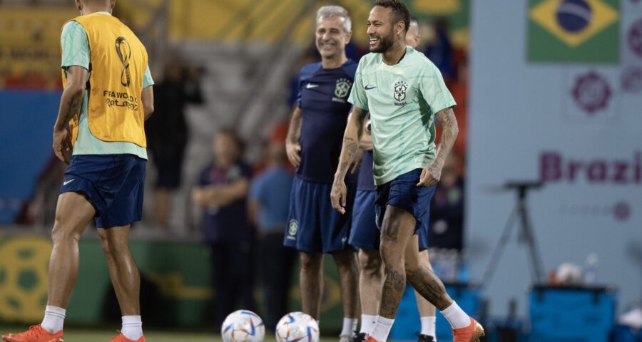 Neymar esbanjou disposição e sorriso nos últimos dois treinos da Seleção antes de enfrentar Coreia - Foto: Lucas Figueiredo/CF