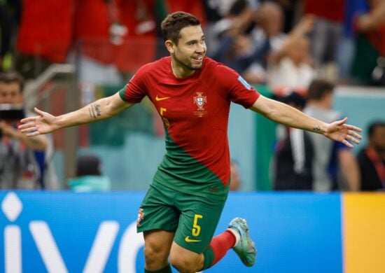 Raphael Guerreiro comemora seu gol na vitória de Portugal sobre a Suíça - Foto: Rodolfo Buhrer/Foto Arena/ Estadão Conteúdo.