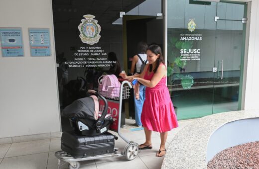 Posto do Juizado da Infância e Juventude Infracional realiza atendimento de famílias sobre a autorização de viagem