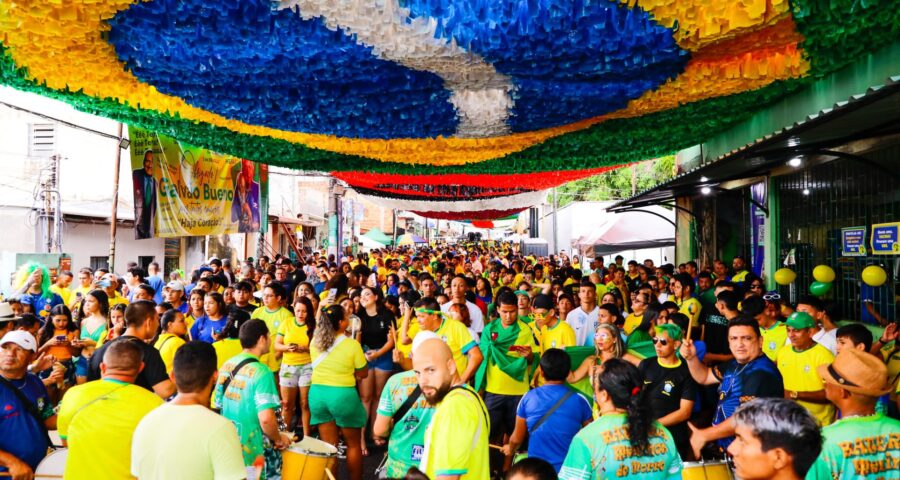 "Rua da Copa" no Morro da Liberdade reúne público para assistir o 3º jogo do Brasil na Copa do Mundo- Foto: João Viana / Semcom