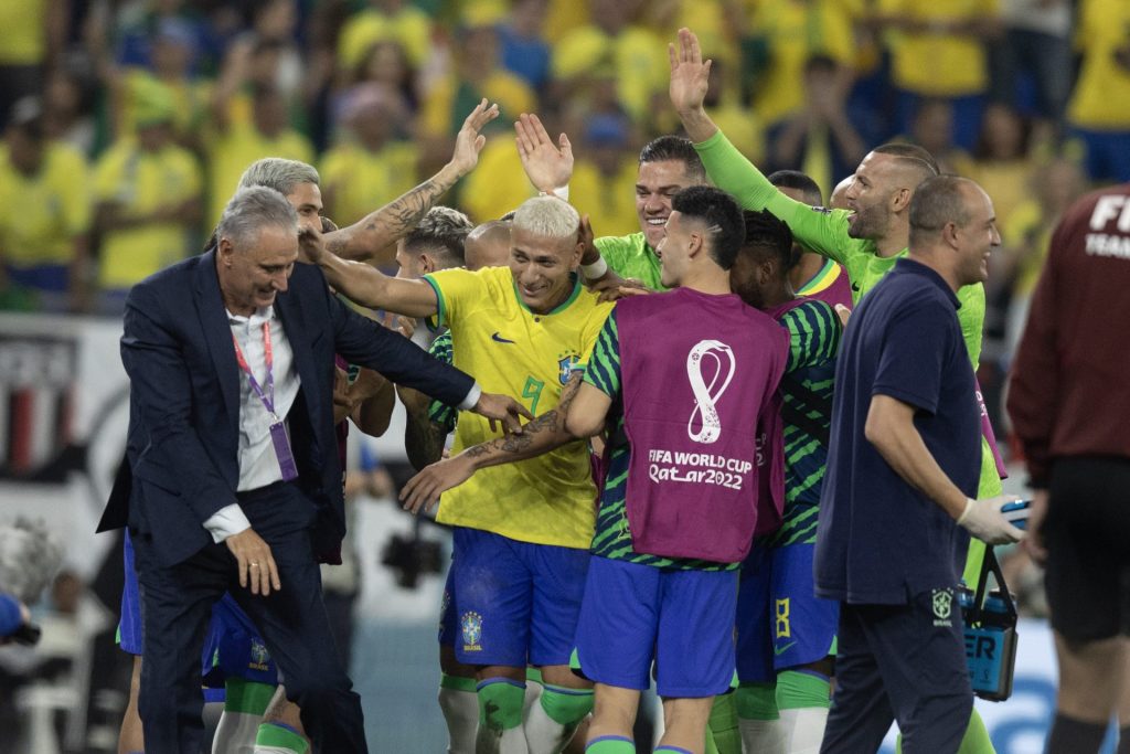 Tite caiu na dança após gol marcado por Richarlison contra a Coreia - Foto: Lucas Figueiredo/CBF