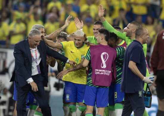 Tite caiu na dança após gol marcado por Richarlison contra a Coreia - Foto: Lucas Figueiredo/CBF