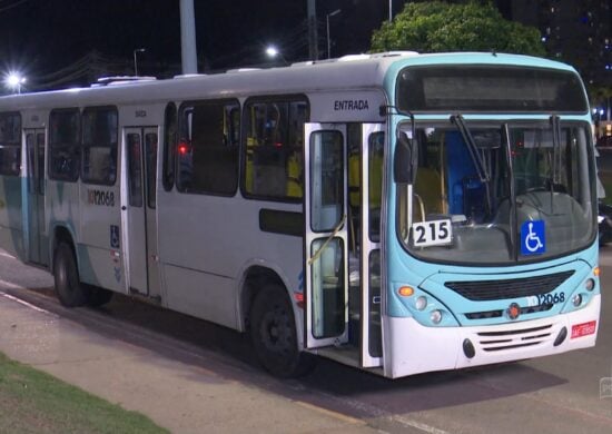 Trio de suspeitos assalta passageiros de ônibus da Zona Oeste de Manaus