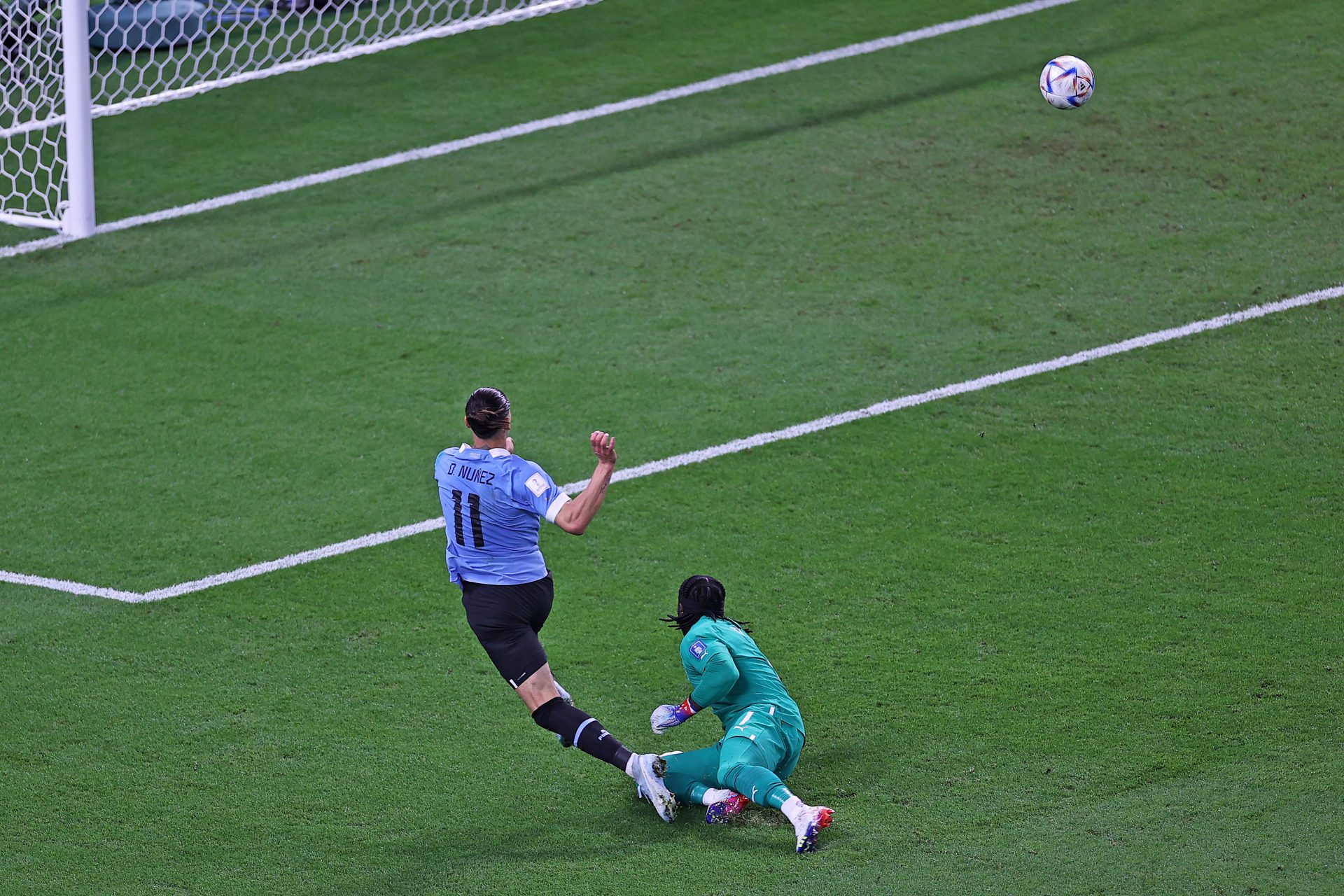 Uruguai x gana Lawrence Ati do Gana durante lance com Darwin Núñez do Uruguai- Foto: Heuler Andrey/DiaEsportivo/Estadão Conteúdo