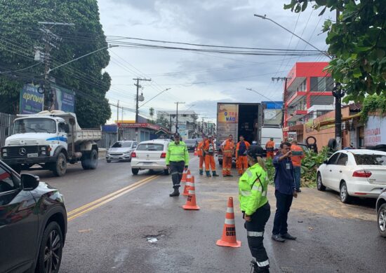 Agentes de trânsito auxiliam condutores sobre desvio na avenida Atlântica - Foto: Divulgação/IMMU