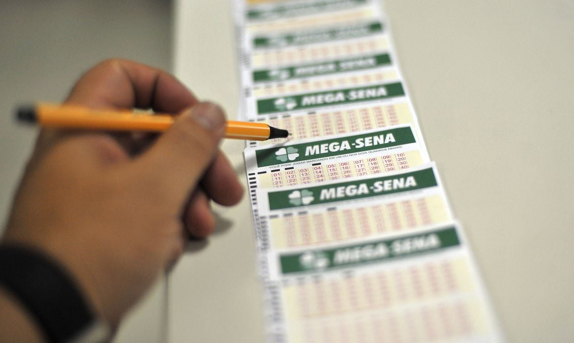 Apostas da Mega-Sena podem ser feitas até 1h antes do sorteio - Foto: Marcello Casal Jr/Agência Brasil