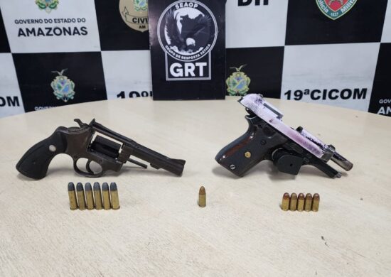 Armas apreendidas com a dupla foram levadas ao 19º DIP - Foto: Divulgação/PC-AM