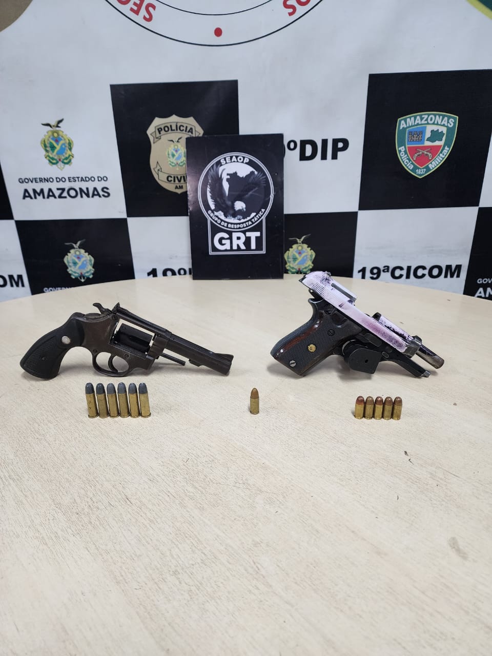 Armas apreendidas com a dupla foram levadas ao 19º DIP - Foto: Divulgação/PC-AM