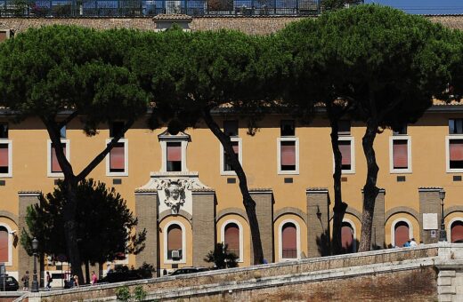 Atirador tem 57 anos e foi preso após efetuar os disparos em Roma - Foto: Reprodução/Gerado Lazzari/Cretive Commons