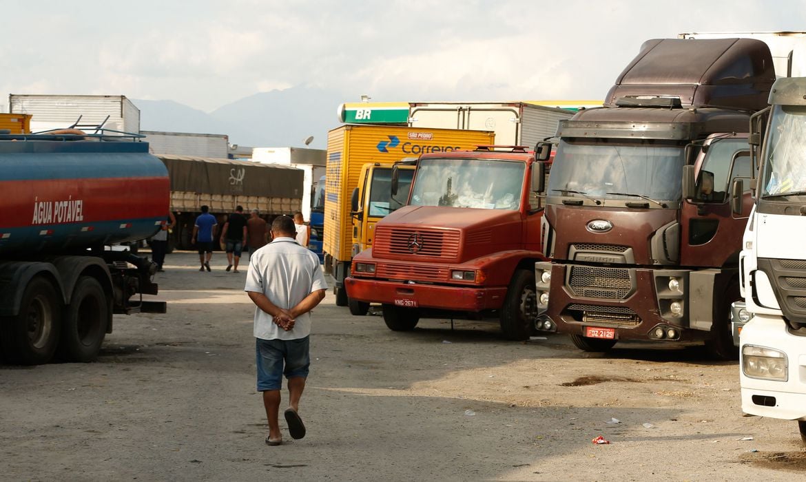 Caminhoneiros e Taxistas: auxílios são liberados