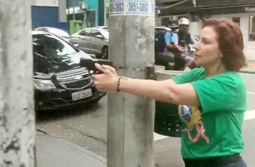 A deputada Carla Zambelli é mantida ré por STF, após entrar com recurso contra decisão por porte ilegal de arma de fogo - Foto: Reprodução/Internet