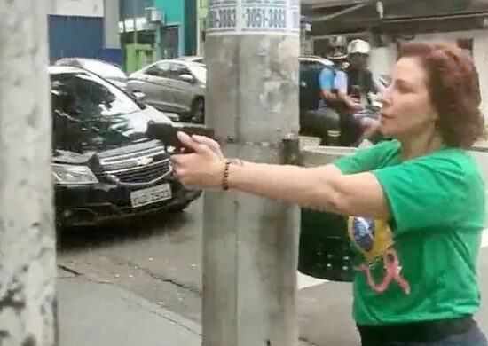 A deputada Carla Zambelli é mantida ré por STF, após entrar com recurso contra decisão por porte ilegal de arma de fogo - Foto: Reprodução/Internet