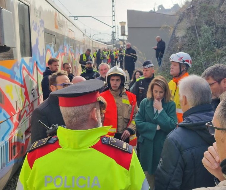 Colisão de trens em Barcelona deixou 155 feridos, segundo polícia - Foto: Reprodução/Twitter @raquelsjimenez
