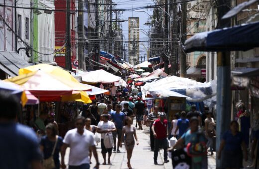 Comércio varejista de artigos de vestuário contam com 12.950 empresas no Estado - Foto: Marcelo Camargo/Agência Brasil